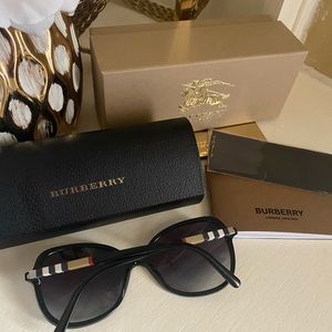 Brand new 🔥Burberry 🔥sunglasses 🕶